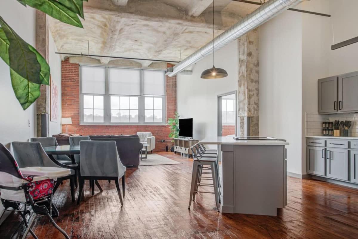 2Br 2Ba Spacious Historic Loft With Gym By Envitae Канзас-Сити Экстерьер фото