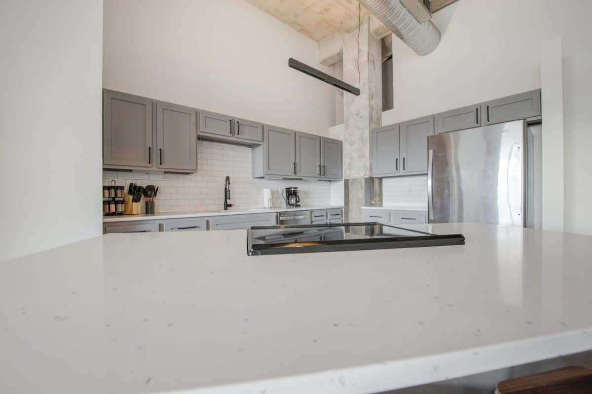 2Br 2Ba Spacious Historic Loft With Gym By Envitae Канзас-Сити Экстерьер фото