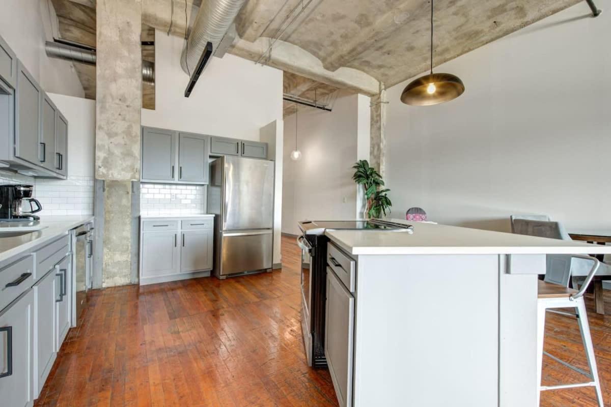 2Br 2Ba Spacious Historic Loft With Gym By Envitae Канзас-Сити Экстерьер фото